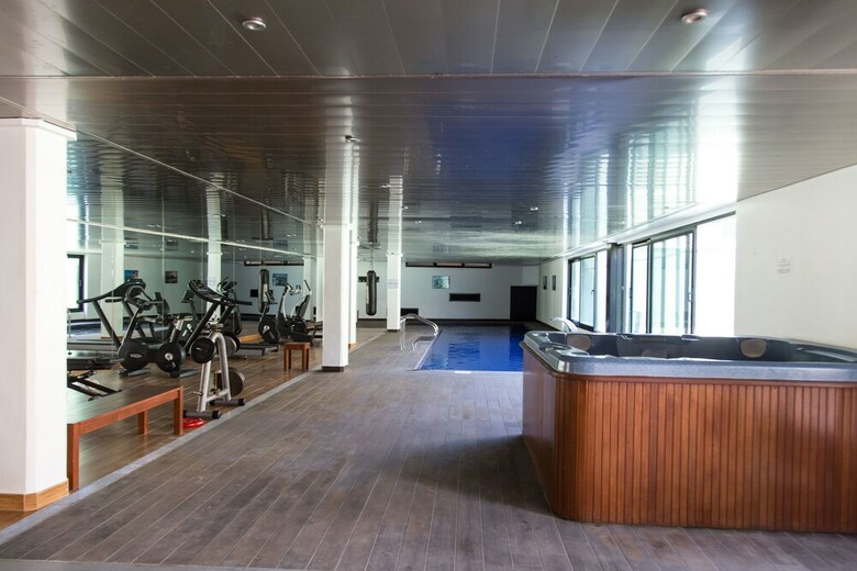 Lujoso Apartamento Con Piscina Interior