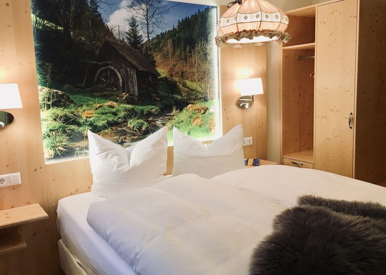 Schwarzwald- Hotel Kr�utle