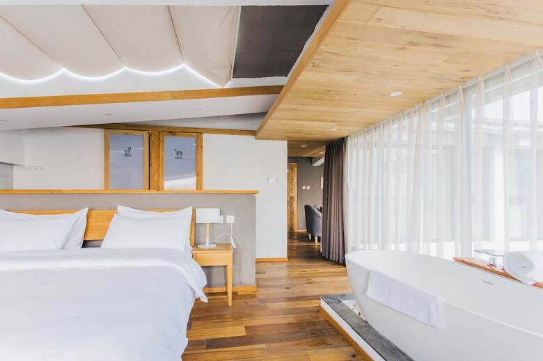 Dali Pure Sea Travelling With Hotel