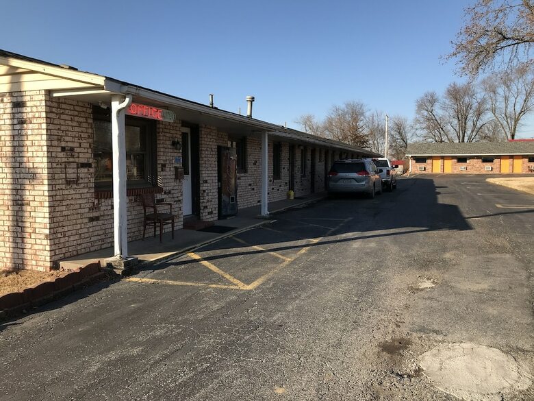 C&h Motel El Dorado Springs