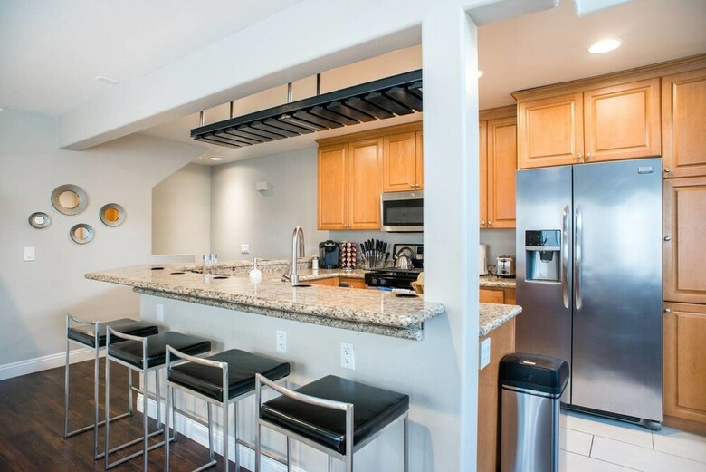 Modern 3br/3ba Pb Home W/ Rooftop By Domio