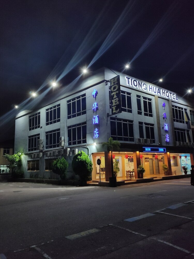 Tiong Hua Hotel