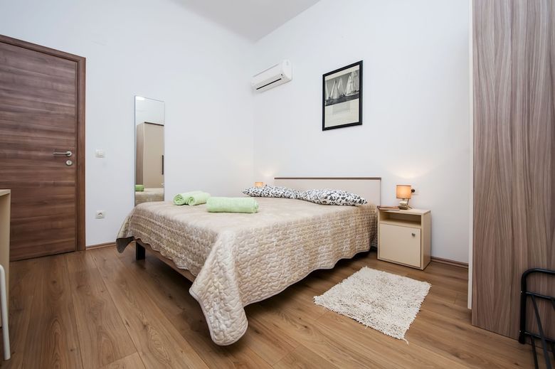 Hotel Apartments & Rooms Chiara