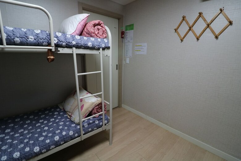 Hostal Four Seasons House - Hostel, Women Only