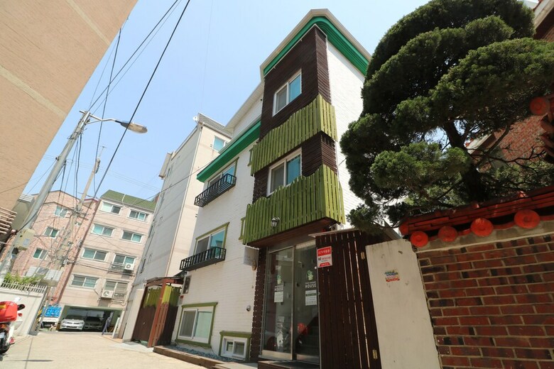 Hostal Four Seasons House - Hostel, Women Only