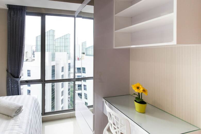Huge The Mansion Tower Capilano Apartment