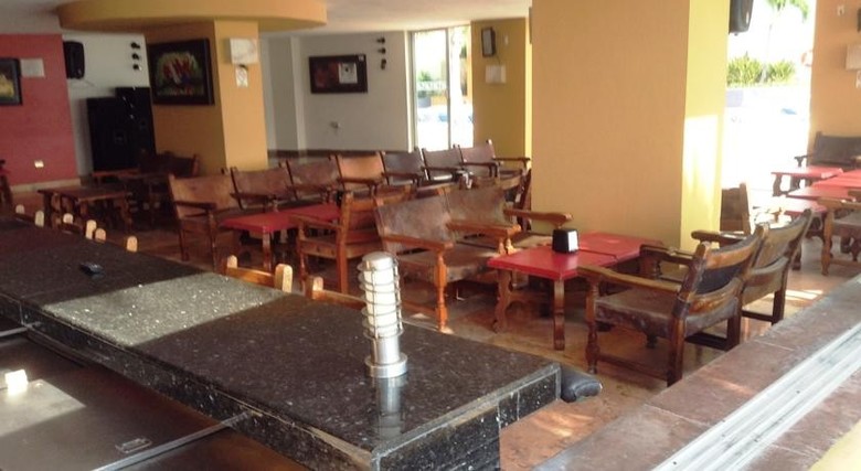 Hotel Las Flores Beach Resort