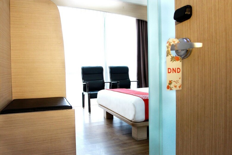 Capital O Business Hotel