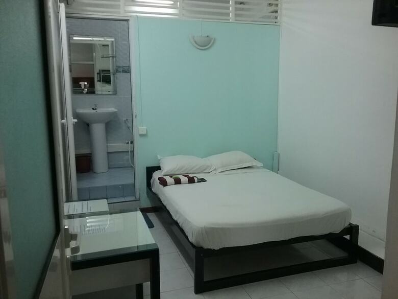 Hostal La Plaine Verte Guest House