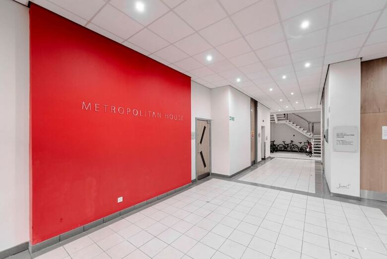 Infinity Apartments Metropolitan House 3