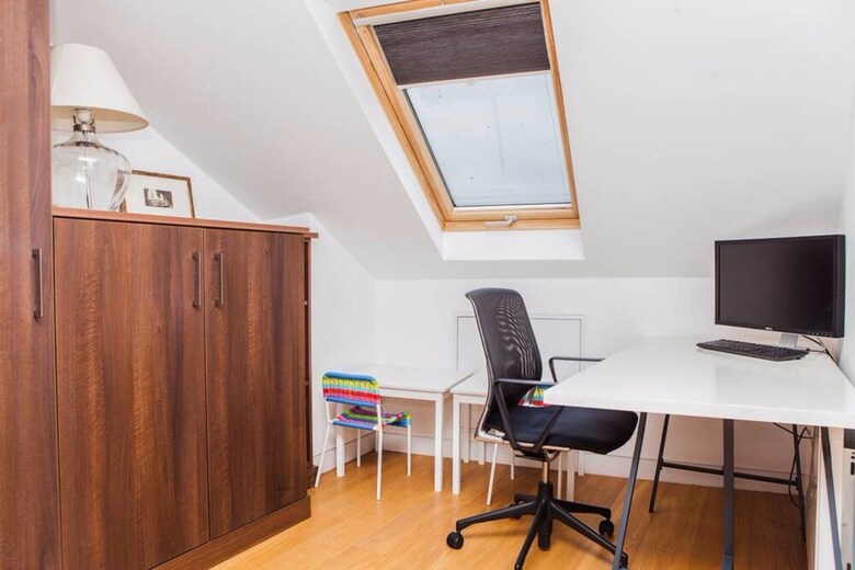 4 Bedroom Home In Sands End