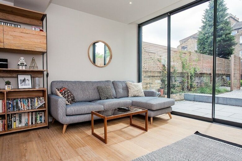 Stunning 2 Bedroom Apartment With Patio