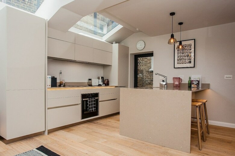 Stunning 2 Bedroom Apartment With Patio