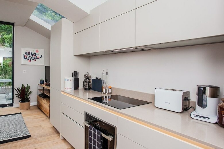 Stunning 2 Bedroom Apartment With Patio