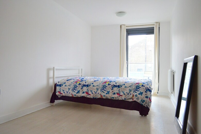 Modern 3 Bedroom Apartment On Dalston Square