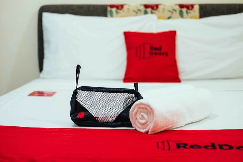 Hotel Reddoorz Plus @ Maria Christina Arcade