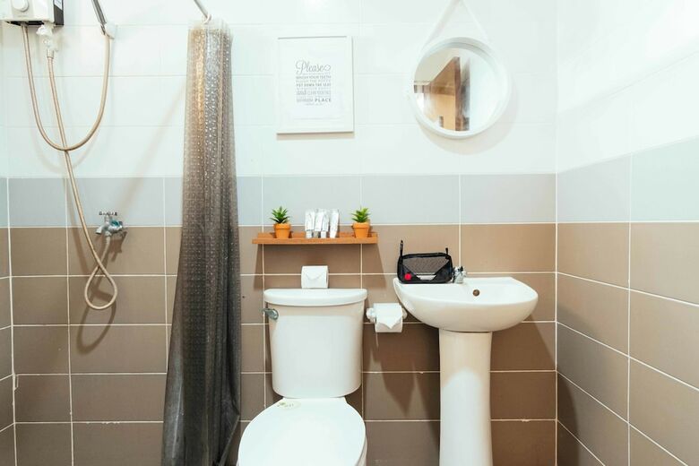 Hotel Reddoorz Plus @ Maria Christina Arcade