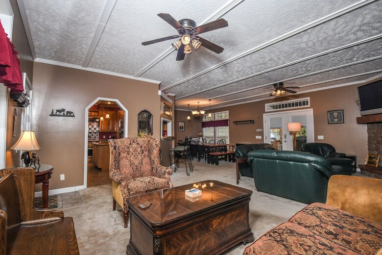 Hillside Hideaway 5 Bedroom House
