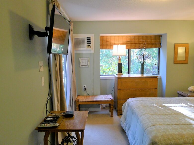 87 Chilton - 2 Bedroom Condo