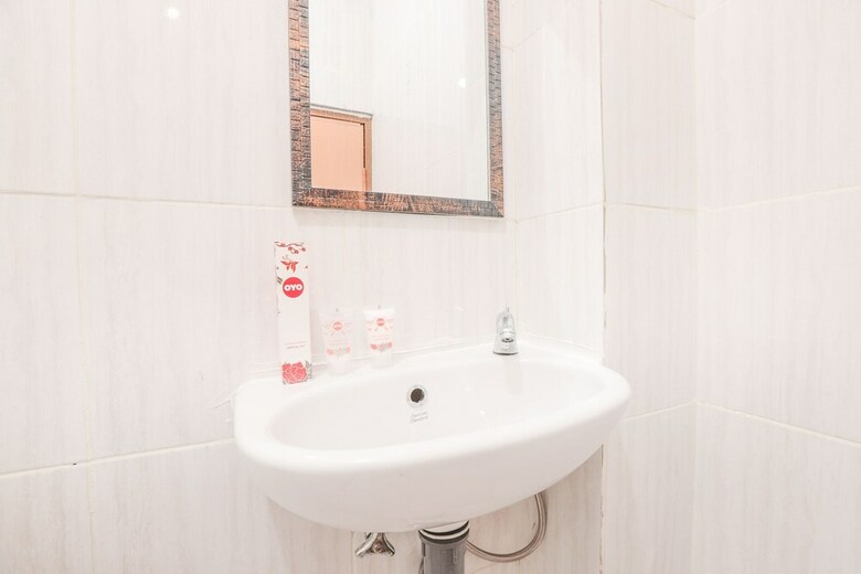 Hotel Oyo 160 Lontar Residence