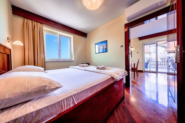 Apartments Donna With Sea View