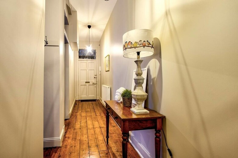 Stylishly Presented City Centre Apartment