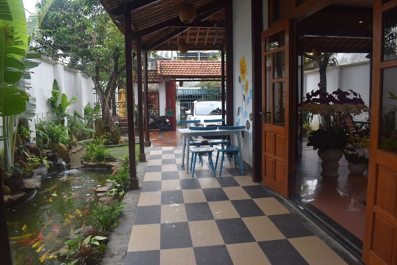 Hotel V.i.p's House  2