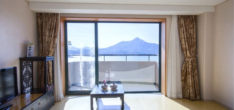 Cheongpung Resort Lake Hotel