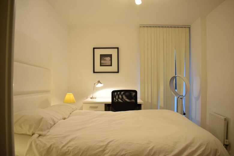 Apartamentos Modern 2 Bed Flat With Balcony In Canada Water