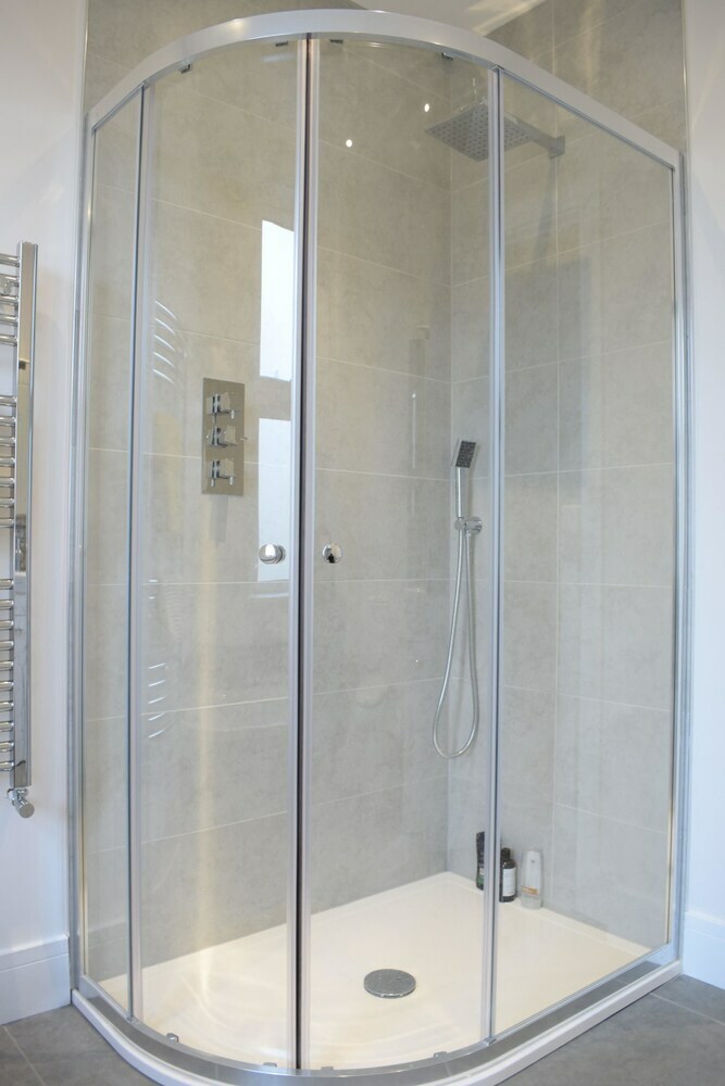 3 Bedroom Garden House In Earlsfield
