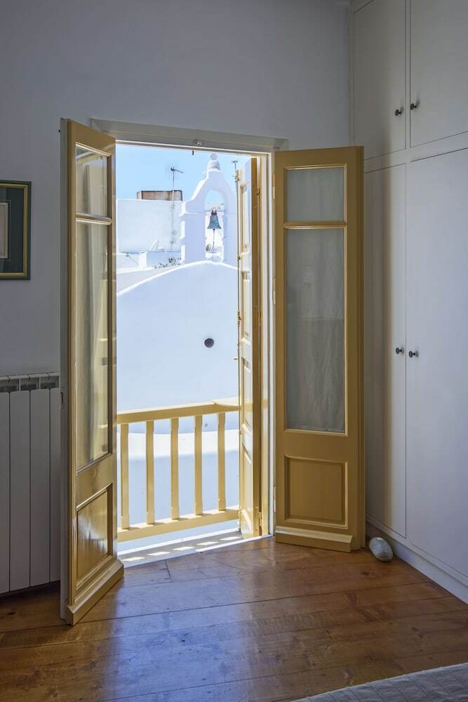 Villa Erato Traditional Town House