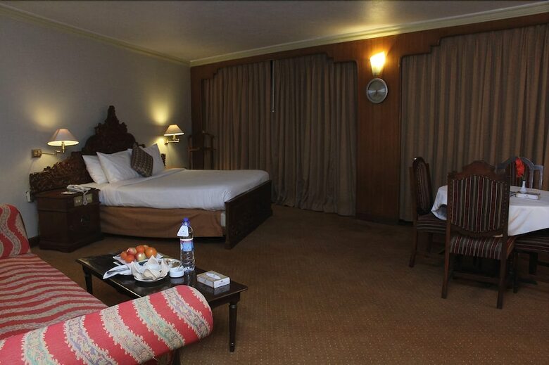 Regent Plaza Hotel & Convention Centre