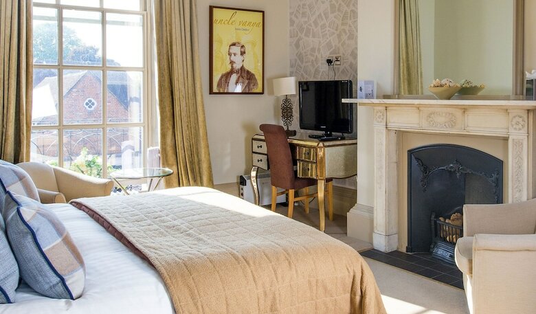 Chichester Harbour Hotel