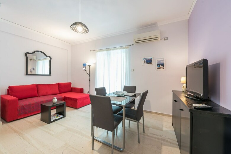 Central & Cozy Apartment With Balcony