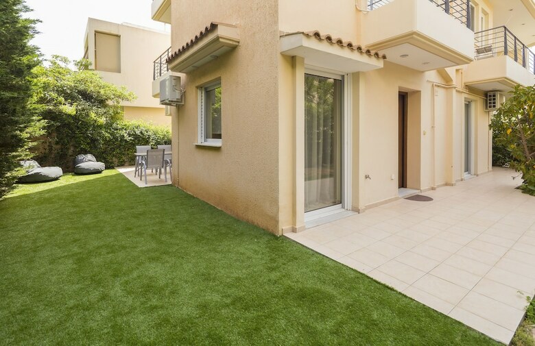 Scorpio Deluxe Apartment With Private Garden