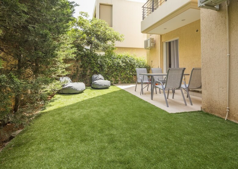 Scorpio Deluxe Apartment With Private Garden