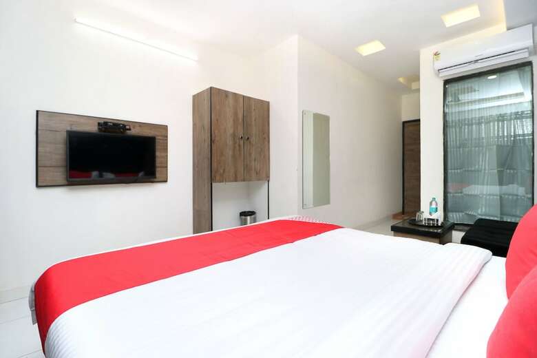 Oyo 27972 Hotel Pakeeza