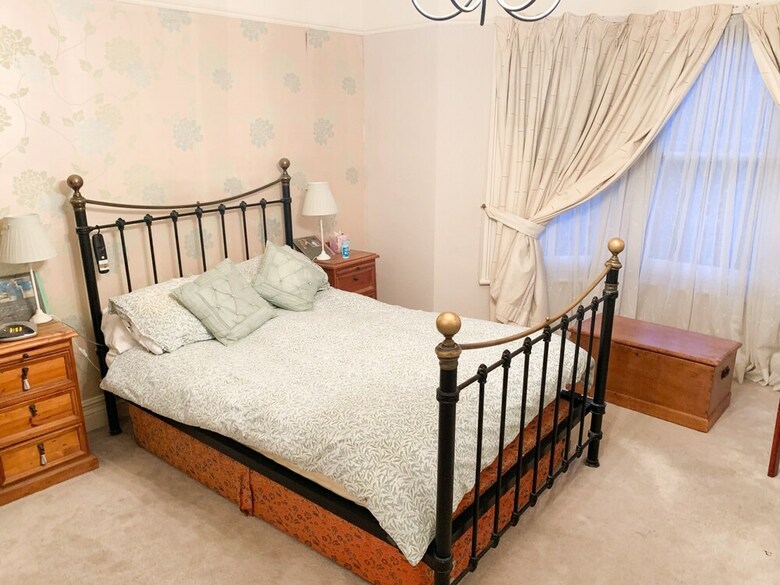 3 Bedroom House With Free Parking