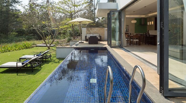 Johnny's Apartment & Ocean Villa