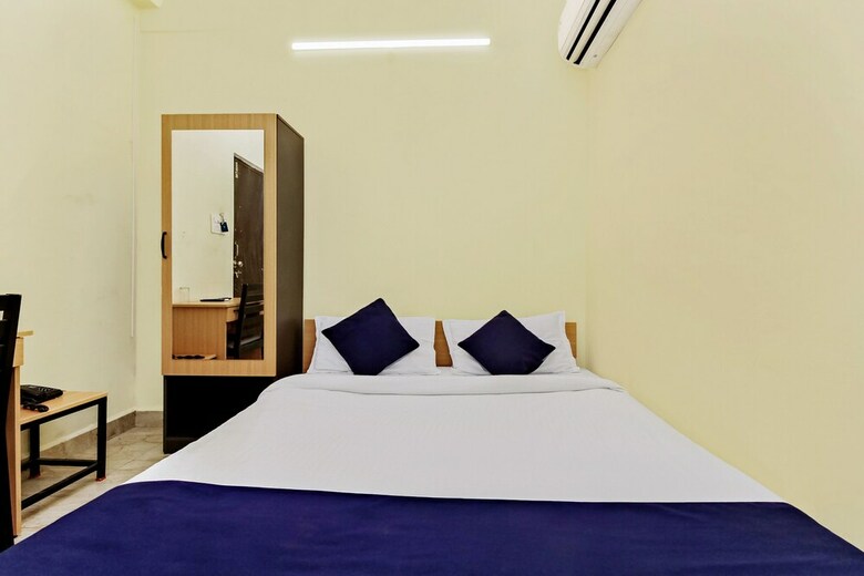 Hotel Silverkey Executive Stays 27824 Dharamkar Residency