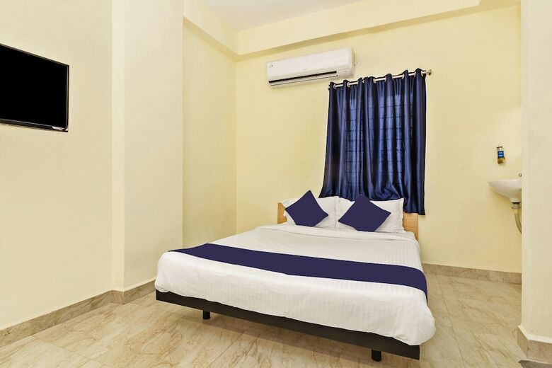 Hotel Silverkey Executive Stays 27824 Dharamkar Residency
