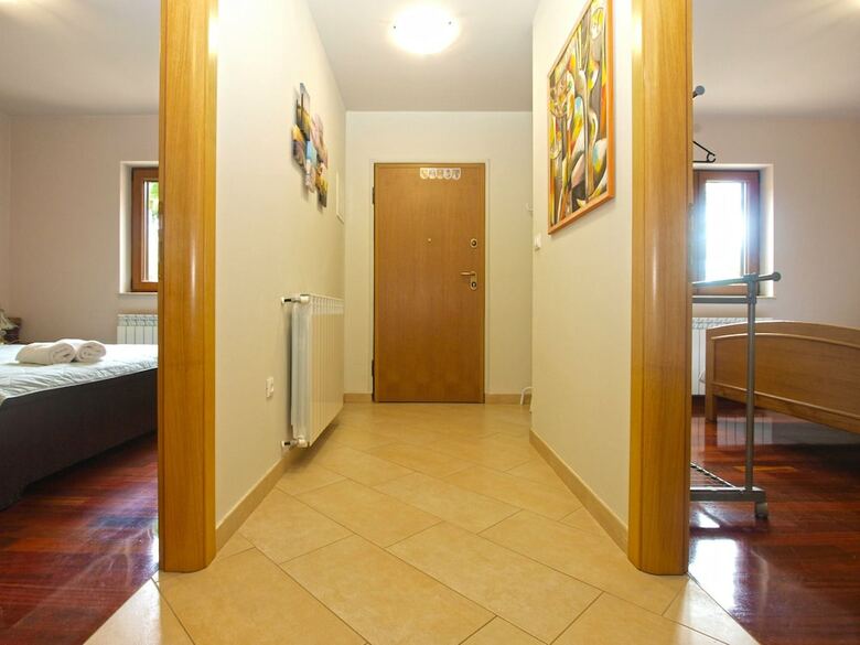 Apartment 1695