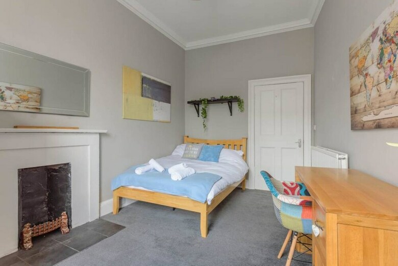 Two Bedroom City Centre Apartment In Edinburgh