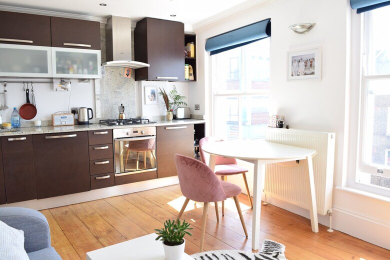 Spacious Studio Apartment In East London