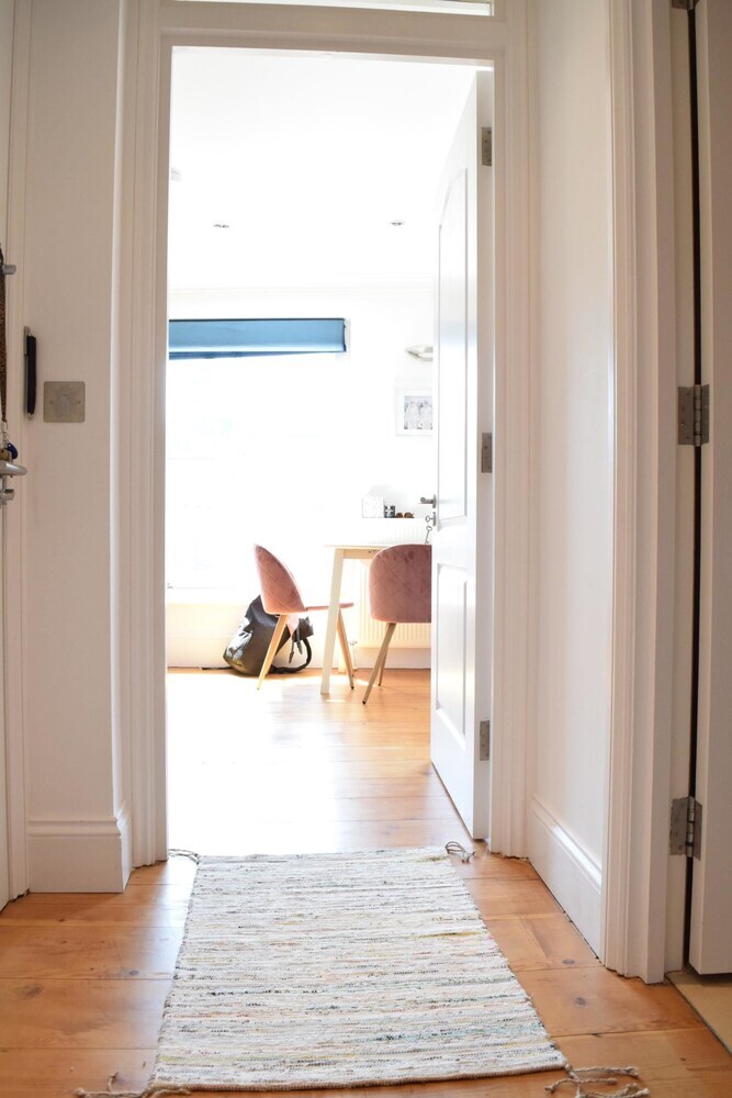 Spacious Studio Apartment In East London