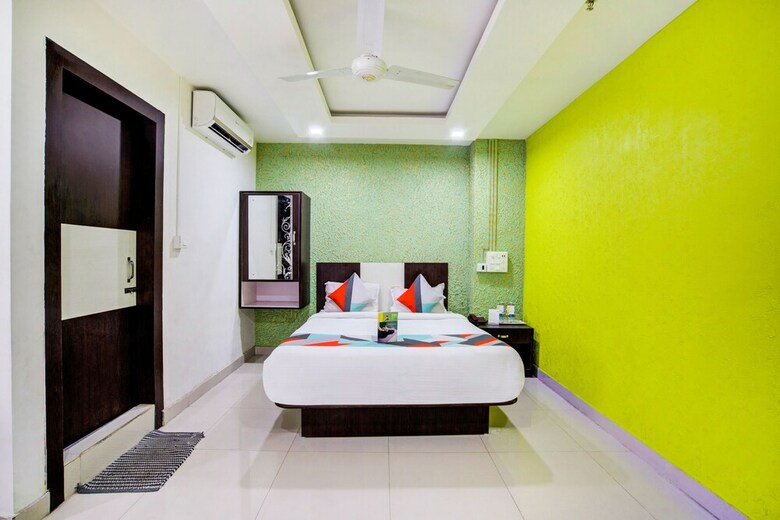 Fabhotel Chirom Palace