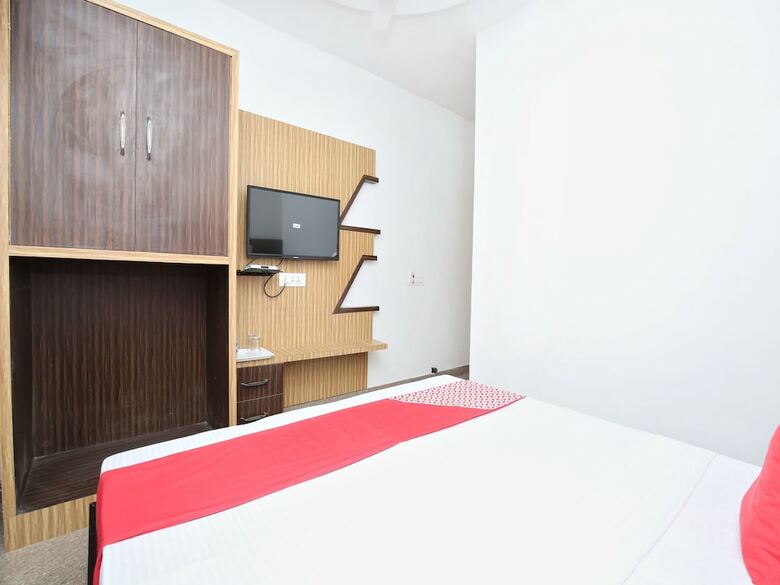 Oyo 15863 Hotel Royal Vij