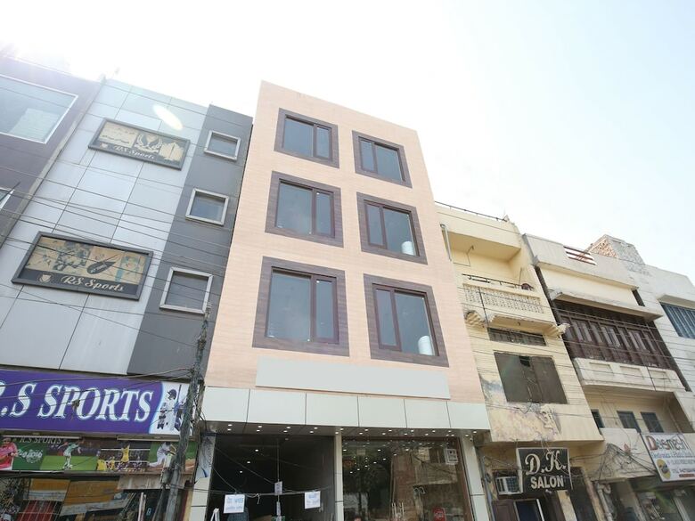 Oyo 15863 Hotel Royal Vij