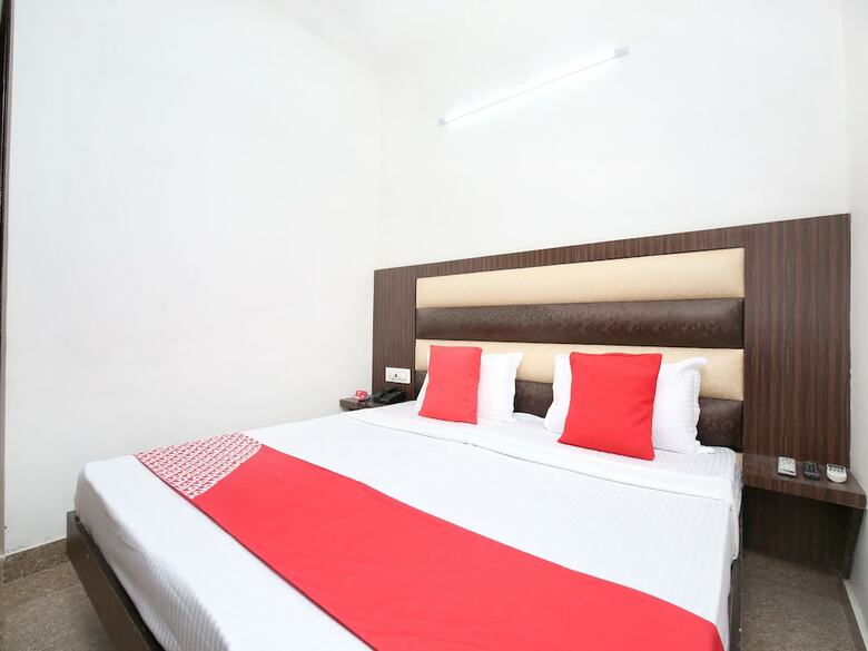 Oyo 15863 Hotel Royal Vij