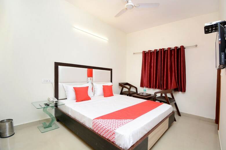 Oyo 22993 Hotel Ozas Grand